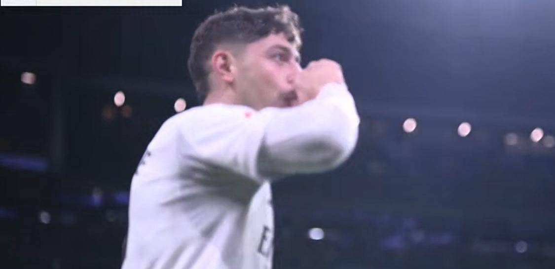 压力给到巴萨！皇马4-1完胜，登顶西甲积分榜，维尼修斯梅开二度